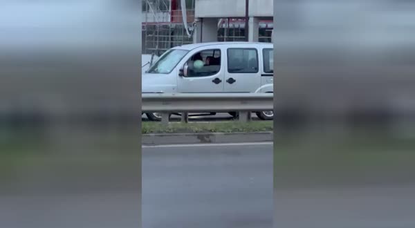 Невръстни шофьори в София дишат балони