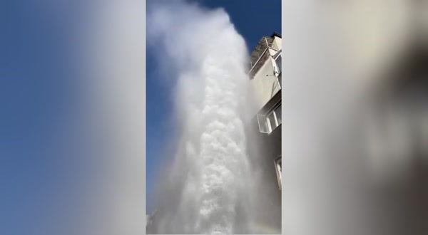 Гейзер с вряла вода изригна в центъра на столицата
