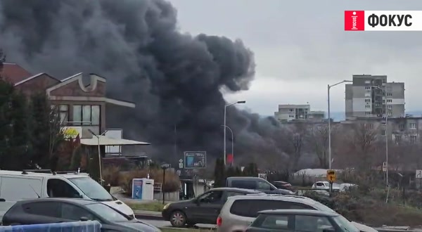 Огромен пожар бушува във Варна!