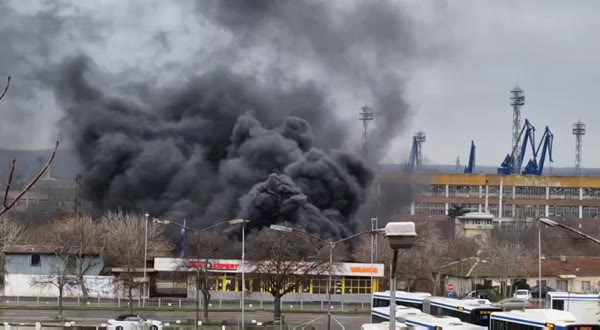 Огромен пожар гори във Варна!