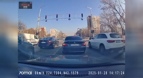 Пазарджиклия с БМВ мутрее на оживен булевард в Пловдив