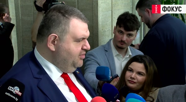 Делян Пеевски поиска законодателна и управленска програма от "управляващата тройка" и от кабинета