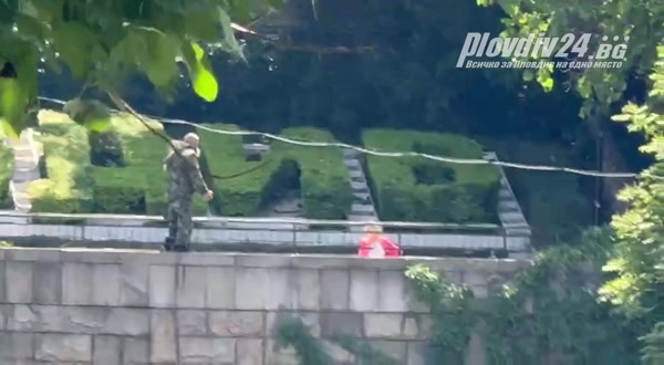 Пети час продължава драмата с мъжа в Пловдив, който заплаши, че ще се самоубие