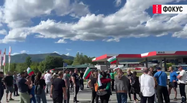 Десетки граждани се събраха на протестите срещу приемането на еврото край Казанлък и Стара Загора