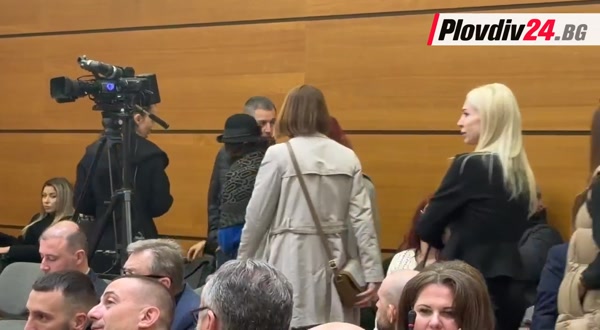 Кметът се срещна с протестиращи срещу строежа до река Марица