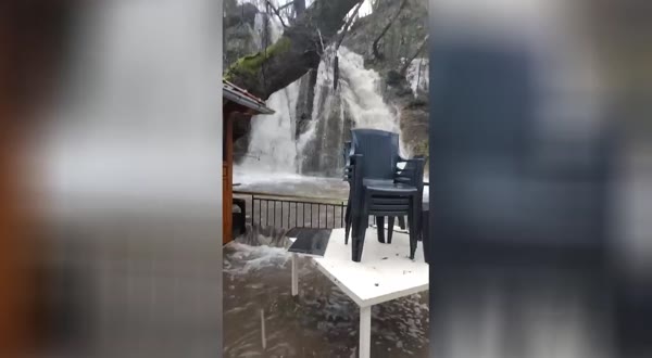 Водопадът над Бачково отнесе култово заведение!