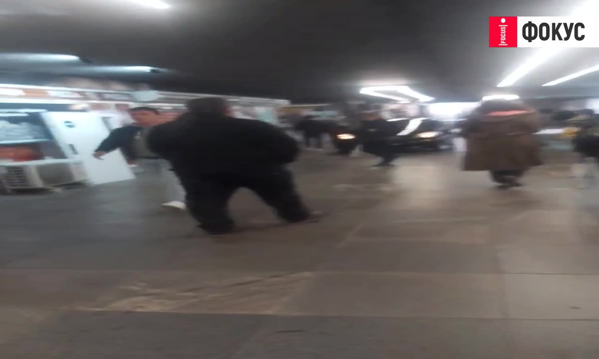 Автомобил се спусна в подлеза на Орлов мост