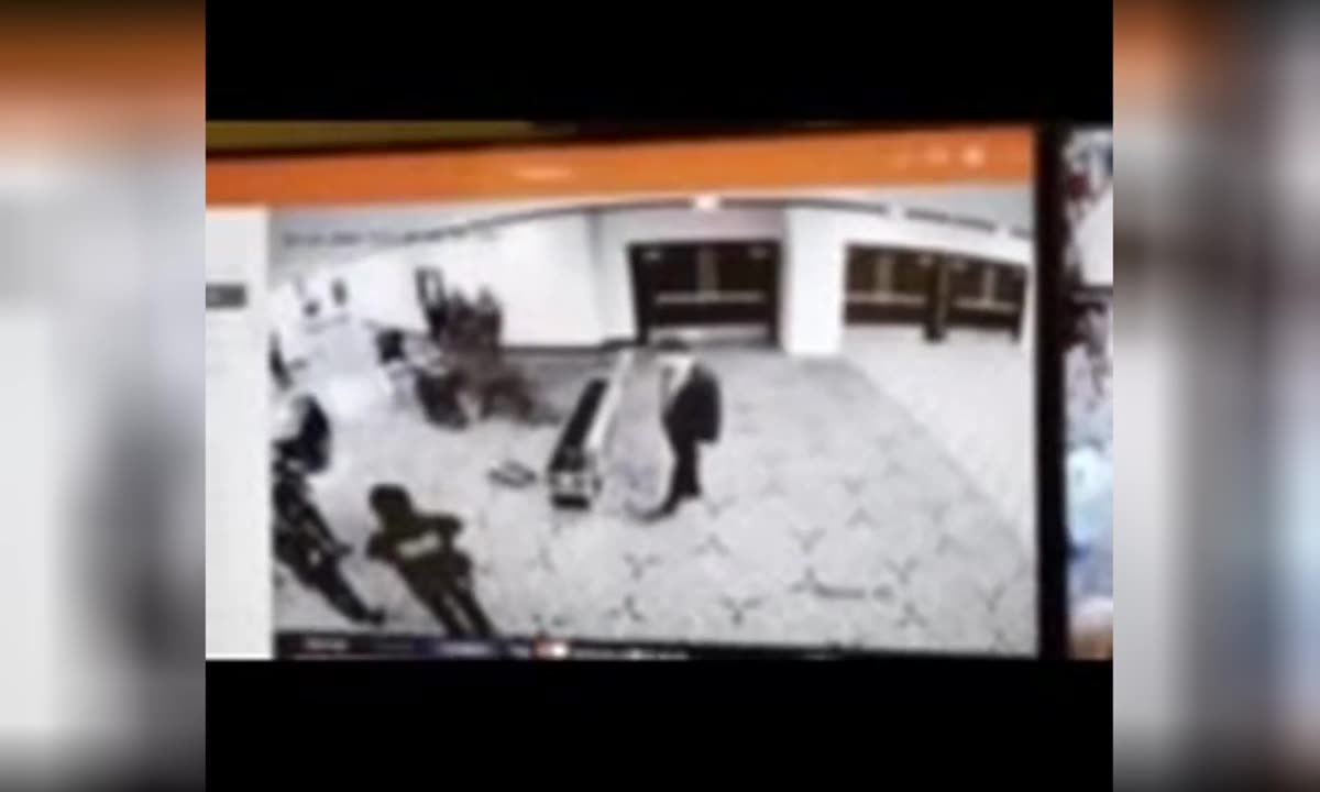 Стрелба във Вашингтон: Видео показва как стрелецът се опитва да проникне в залата, в която се намира Тръмп