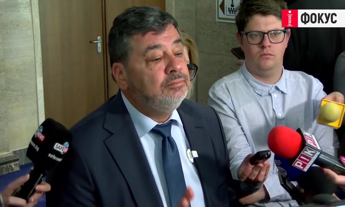 Напрежение в парламента: Величков призова Радев да каже дали подкрепя думите на Кутев за "нашето" НС