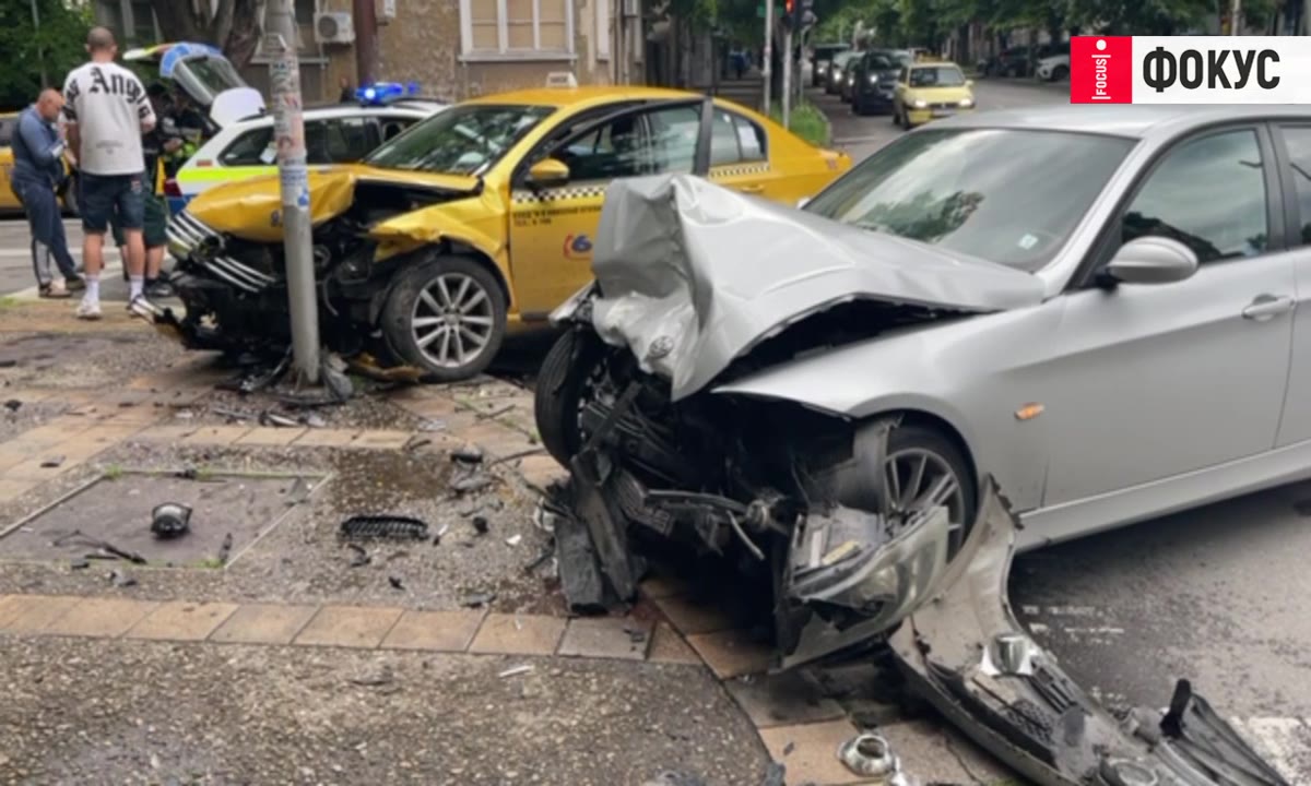 Млада жена е пострадала при катастрофа между два автомобила в Стара Загора