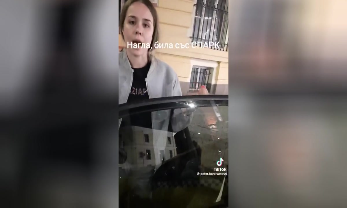 Таксиметров шофьор обижда момиче без тя да е виновна, нарича я "овца" и "селянка"!