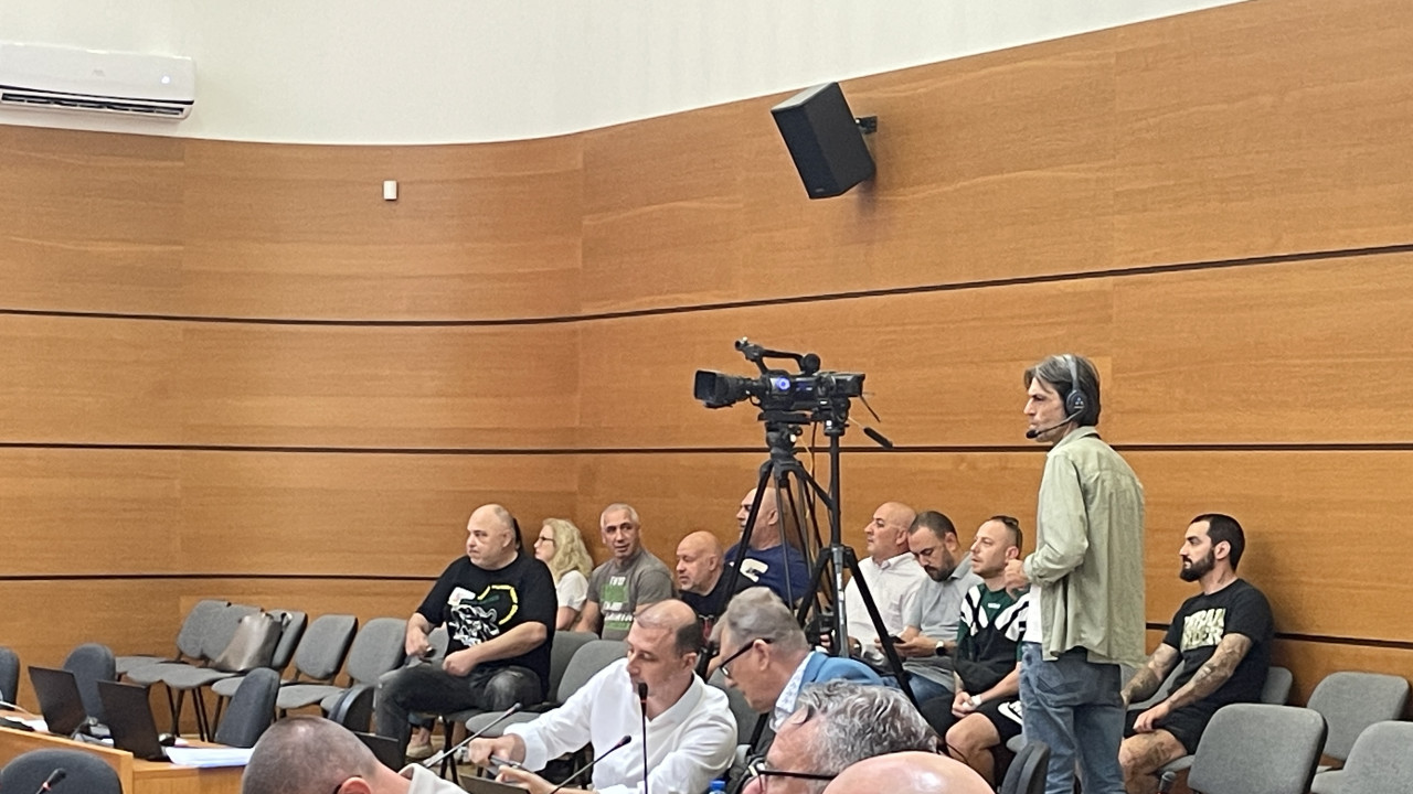 Фенове на Ботев Пловдив влязоха в Общинския съвет