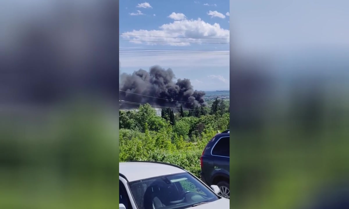 Голям пожар в склад за пластмаса край Стара Загора