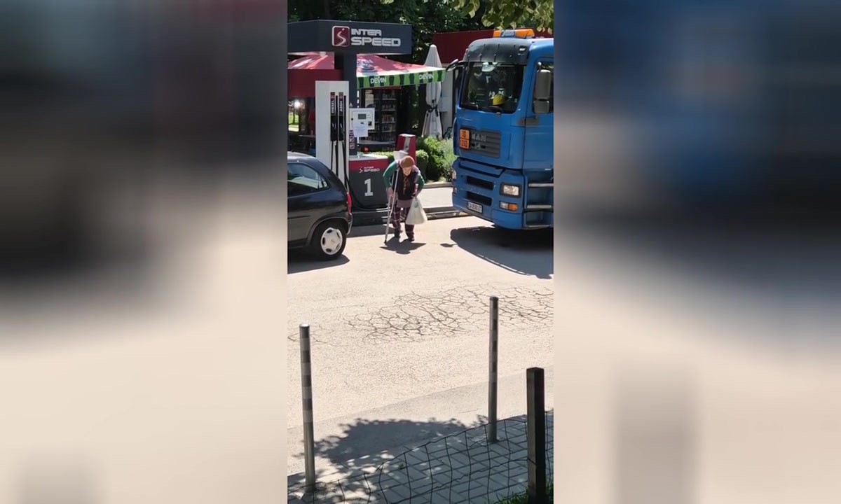 Шофьорка на 92 години раздели мрежата на две