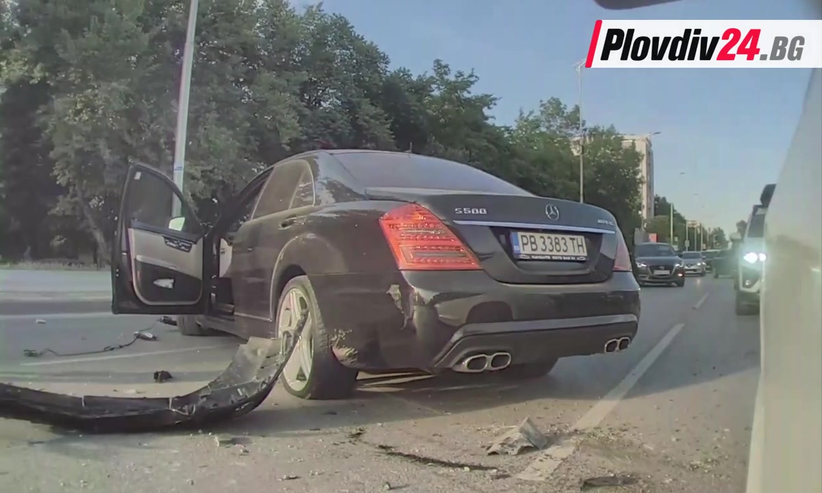 Автомобил разби разделителната ограда на бул."България"