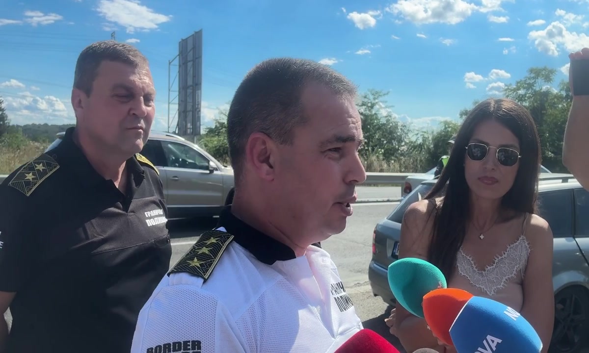 Шофьорът, арестуван с 32-ма мигранти край Бургас, е висшист с чисто досие