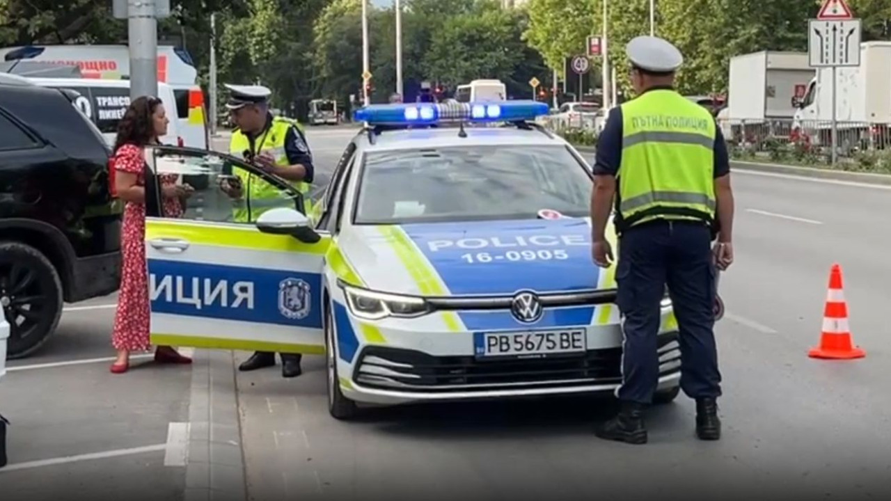 Шофьорка "изгоря" със 76 евро заради две нарушения
