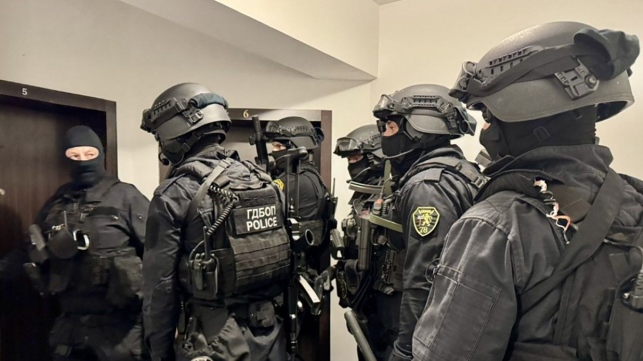 ГДБОП и румънските власти разбиха трансгранична мрежа за клониране на карти за гориво