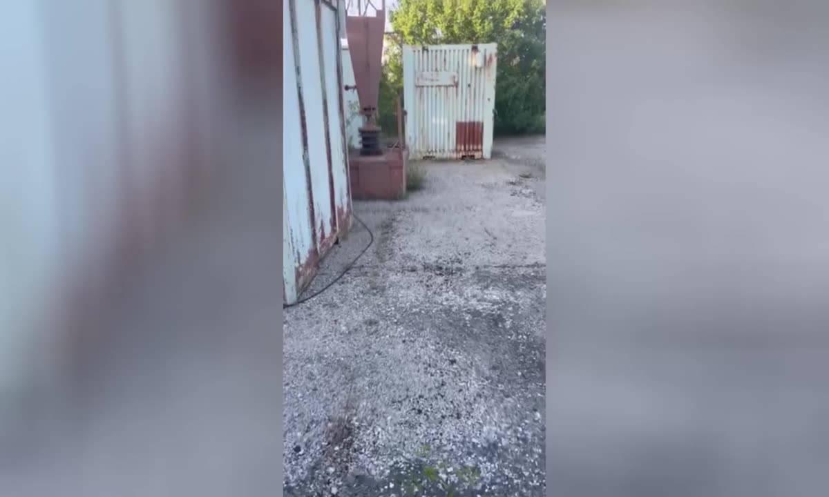 Опасно: Деца от Шумен вдигнаха полицията на крак след като се покатериха на 100-метров стълб заради селфи