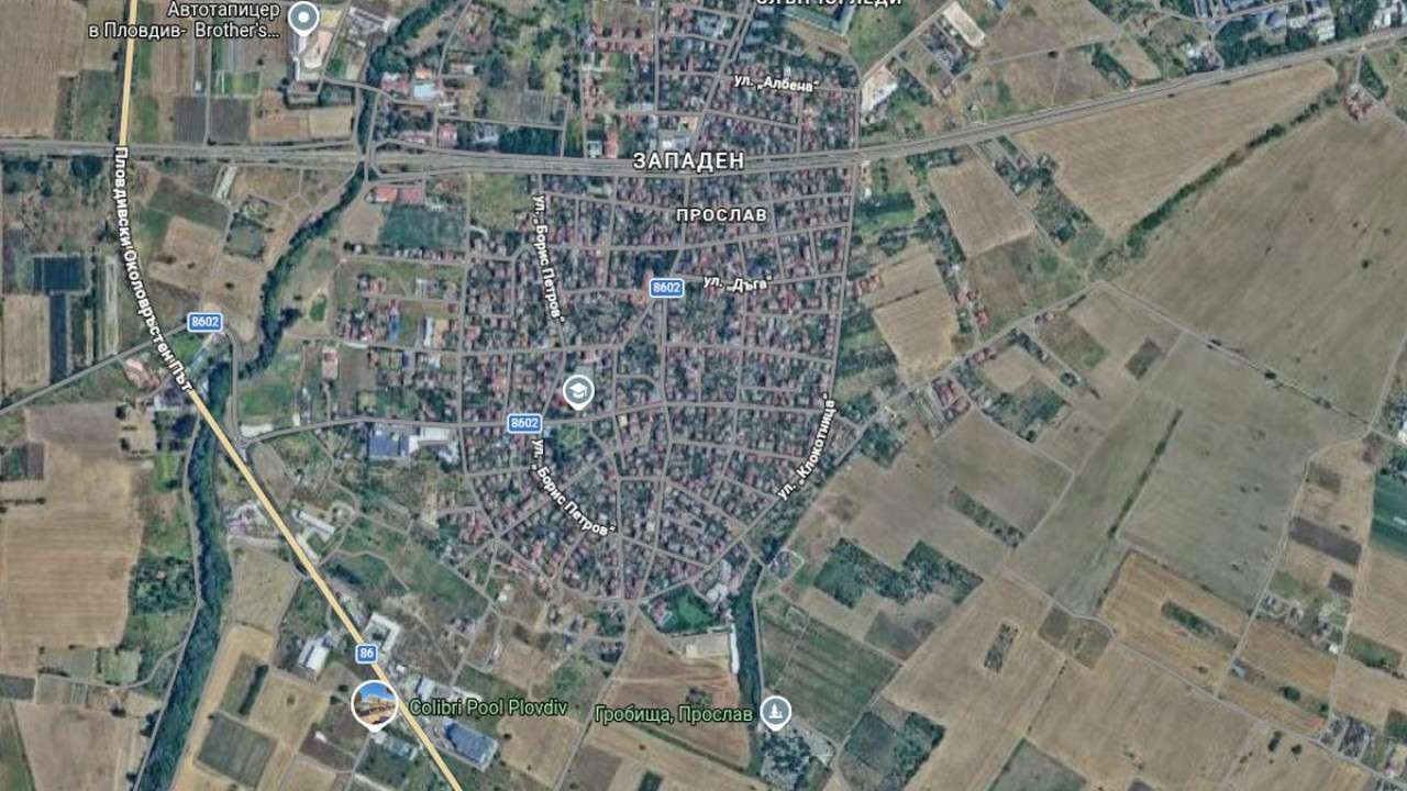 От втори опит: Одобриха транспортен достъп до къща в нивите на "Прослав"