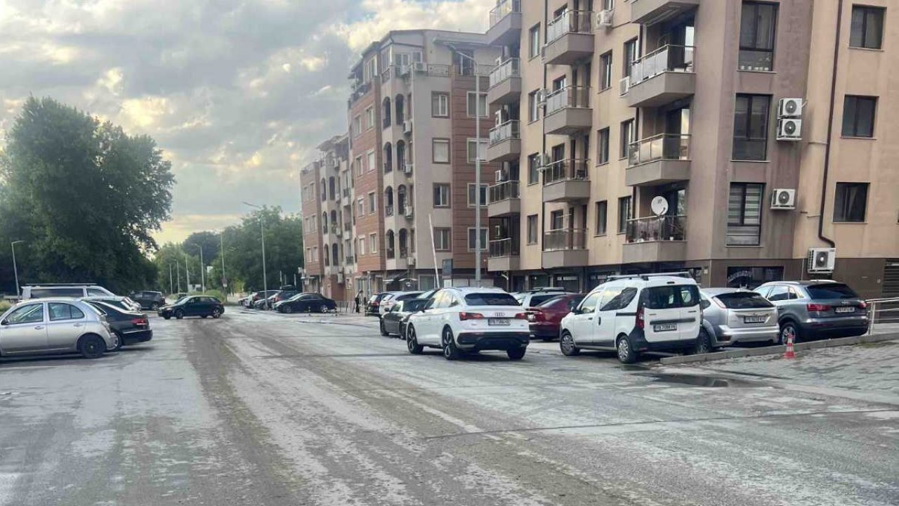 Пловдивчани възмутени от мръсотията по ул. „Рая“, оставена от тежка строителна техника