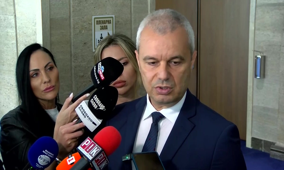 Костадинов: Или Радев е излъгал патриарх Даниил, или не знае какво се случва в собствената му група