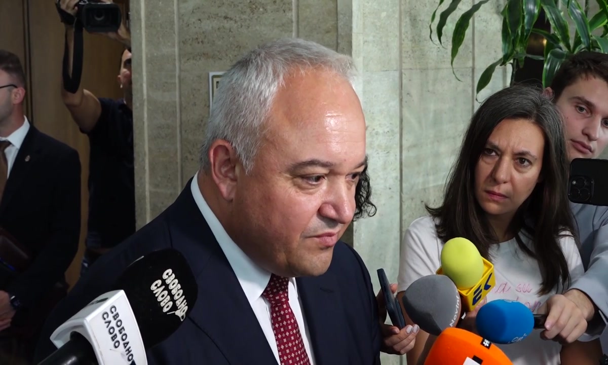 Демерджиев и Калин Стоянов в спор: Важат ли санкциите по глобалния закон "Магнитски" в България?