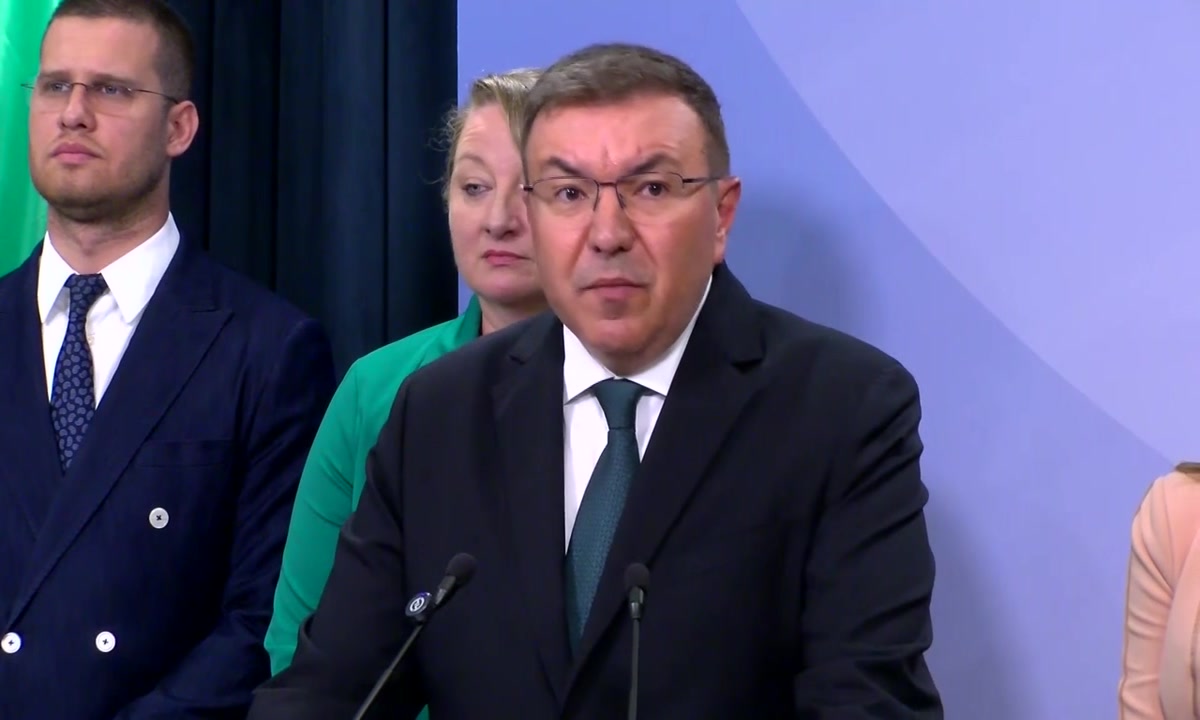 "Стадо без ценности и емпатия": ГЕРБ иска пълна забрана на социалните мрежи до 16-годишна възраст