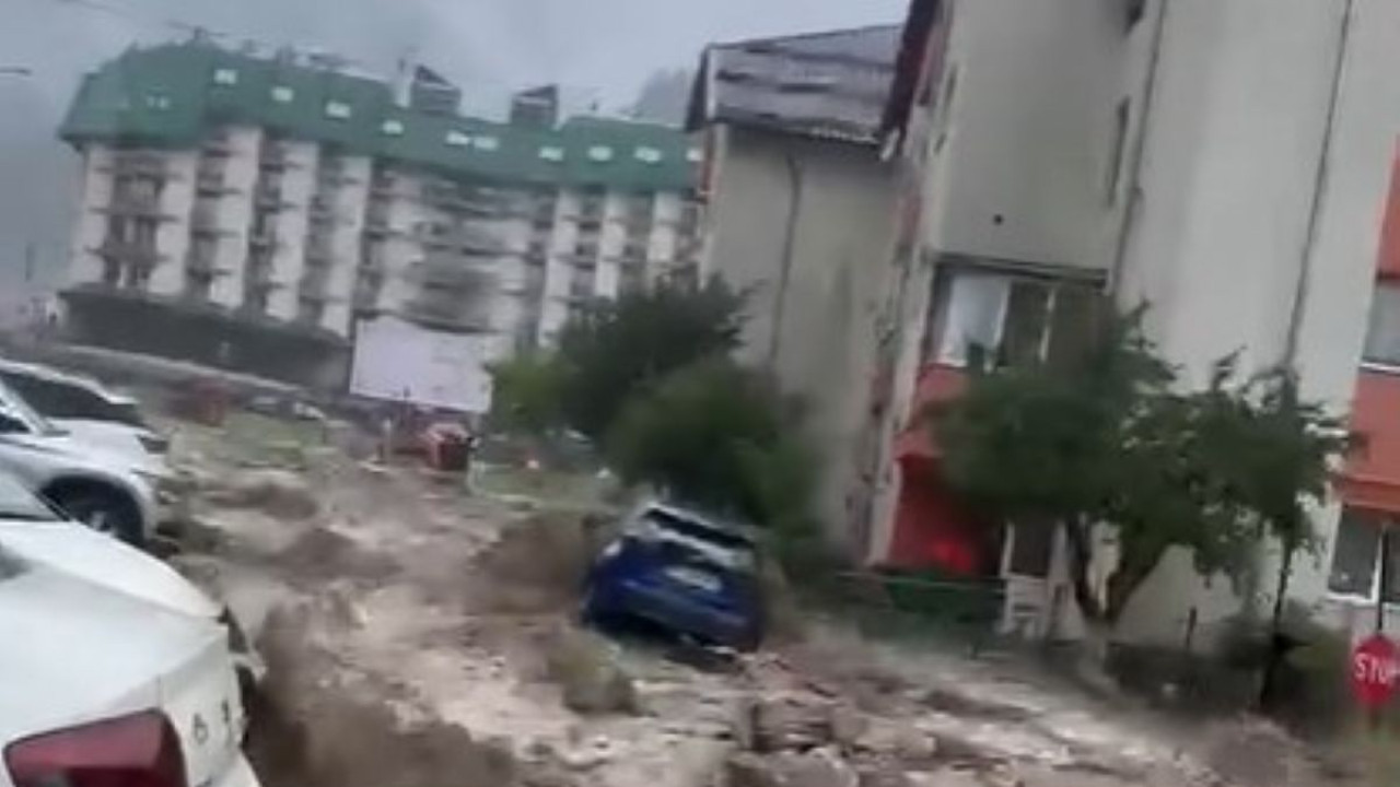 Потоп в Румъния след проливни дъждове, има и пострадали