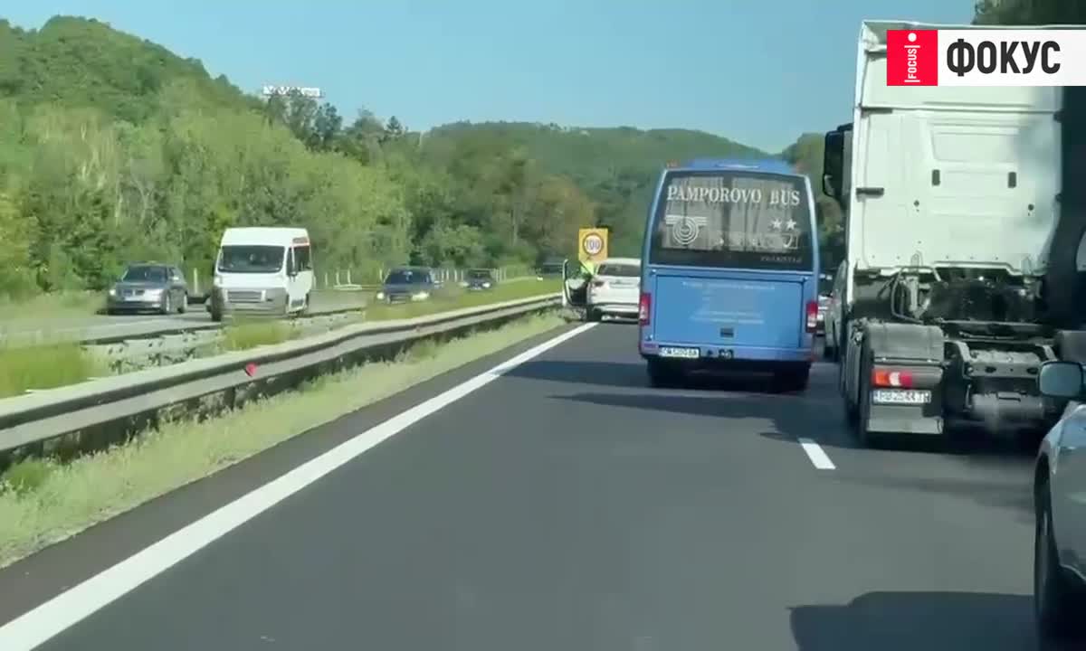 Голяма тапа и катастрофа затруднява движението по АМ "Тракия"