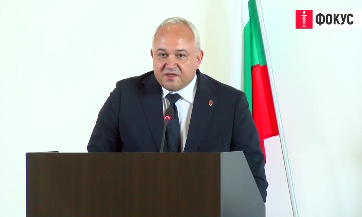Радев: Очаквам на улицата да виждам стегнати полицаи