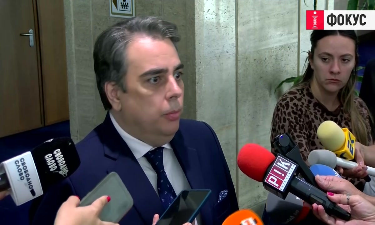 Василев за мерките за горивата: Компенсации само за едните, другите 6 милиона българи да пият по една студена вода от "Кошницата с грижа"