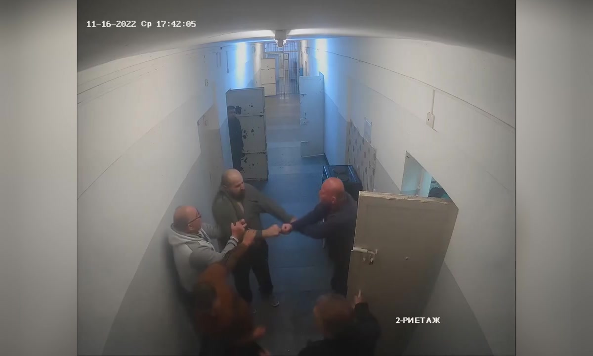 Докато чакал помилване от Йотова, "болният" наркотрафикант се бие в затворническата болница