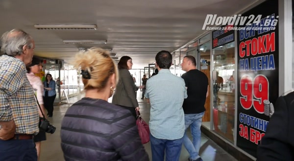Общината си взе подлеза на аптека "Марица", не липсваше и полиция