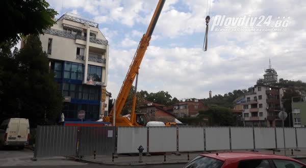 Раздвижване около строежа на новата сграда на "Гладстон"
