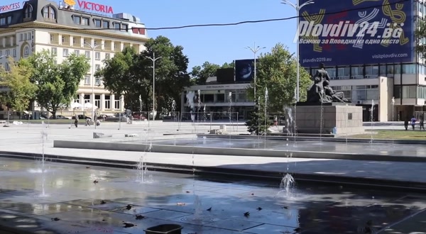Пуснаха новите фонтани на площад "Централен"!