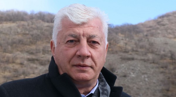 Страхливец!: Кметът се скри, не беше в ОбС, докато му вдигат заплатата