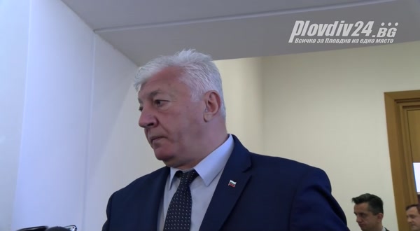 Зико обясни защо не е бил в залата, докато му вдигаха заплатата