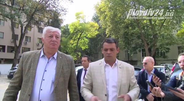 Инспектират паркинга на улица "Четвърти януари"