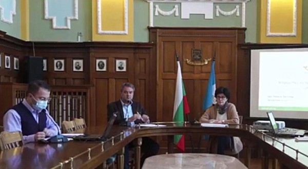 Балчева и Ахрянов се отчетоха за 1 година работа