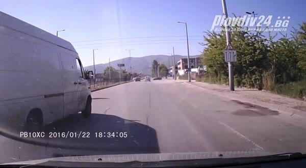 Абсолютно психо, този трябва да бъде арестуван веднага!