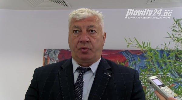 Кметът коментира различни теми в кулоарите на Общински съвет