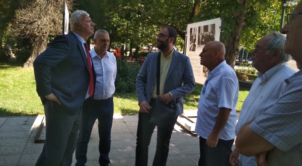 Кметът: Няма как операта да е в суперцентъра на Пловдив