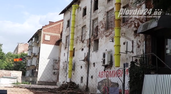 Превърнаха в предизборно шоу събарянето на рушащия се тютюнев склад в Пловдив