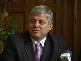 Продължават борбата за 30-милионния заем